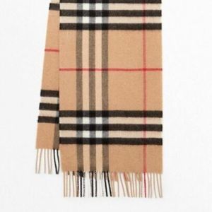 Burberry Women’s Classic Check Scarf